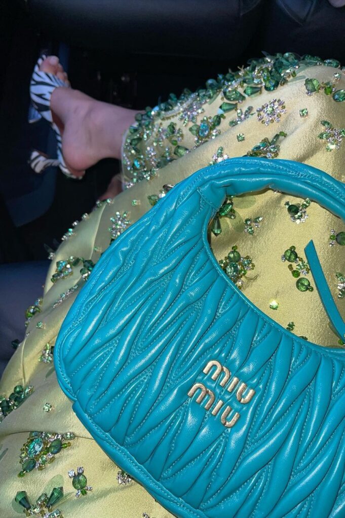 Η νέα αγαπημένη τσάντα των fashion experts είναι Miu Miu