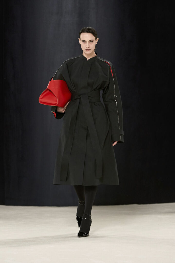 The Hug Bag: Η νέα τσάντα του οίκου Ferragamo