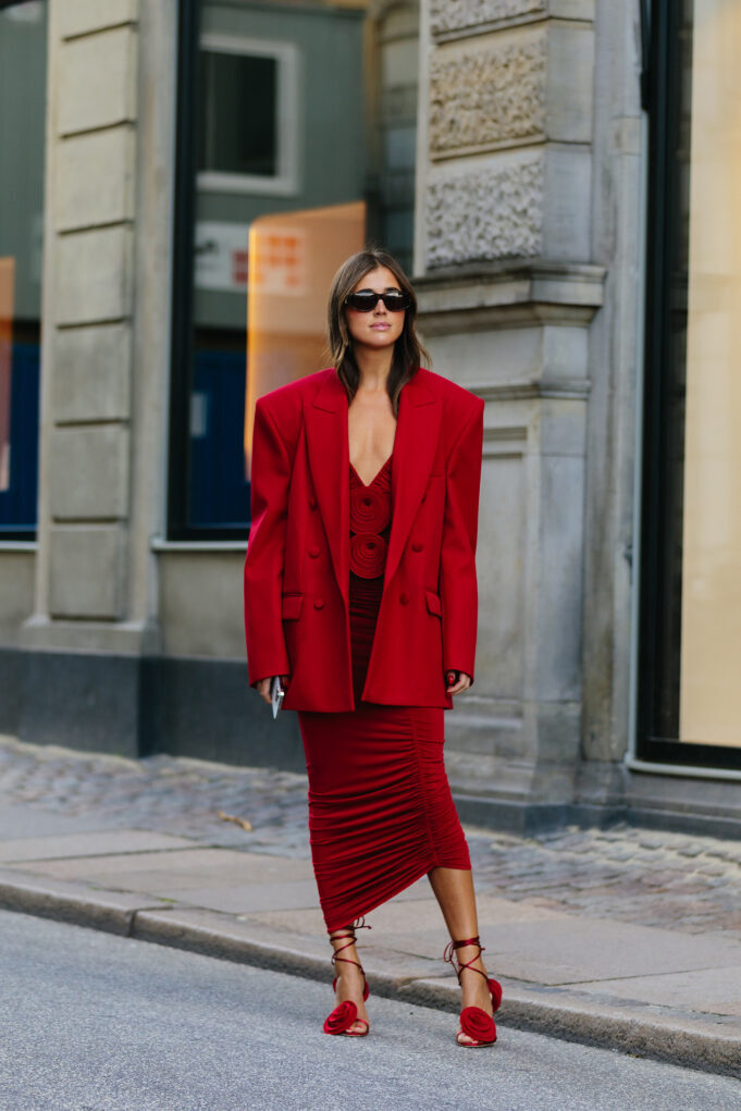 All red: Το κόκκινο είναι το χρώμα της νέας σεζόν