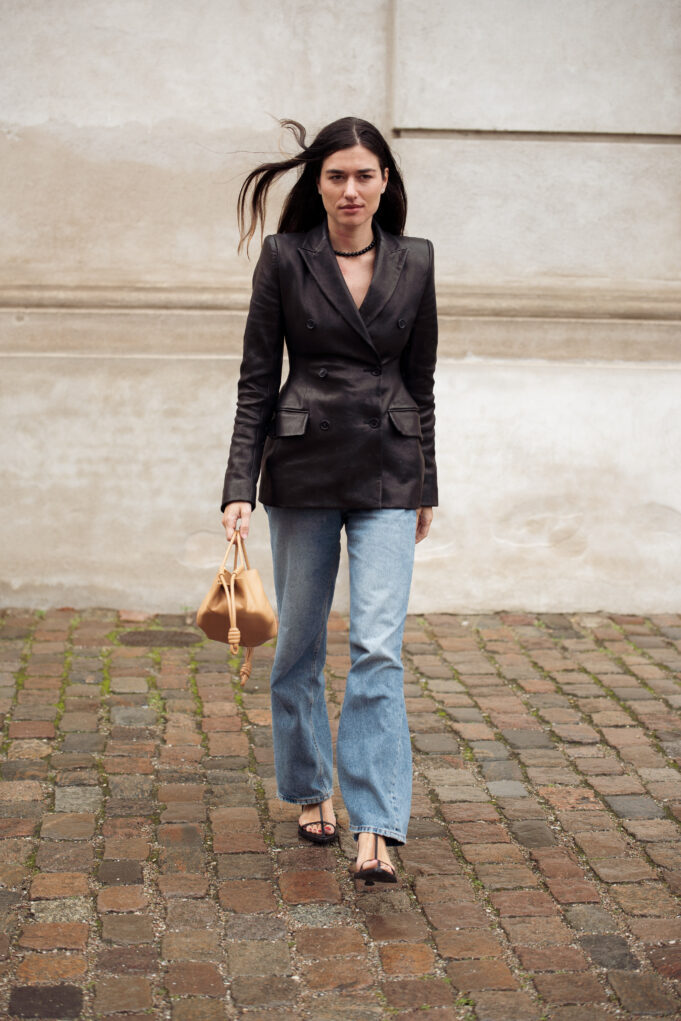 Αντίο oversized, το skinny blazer είναι τάση τώρα