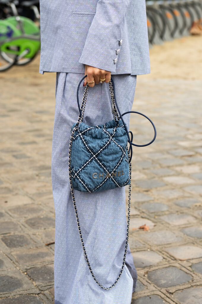 Τσάντα με κορδόνι: Είναι το bag trend της άνοιξης