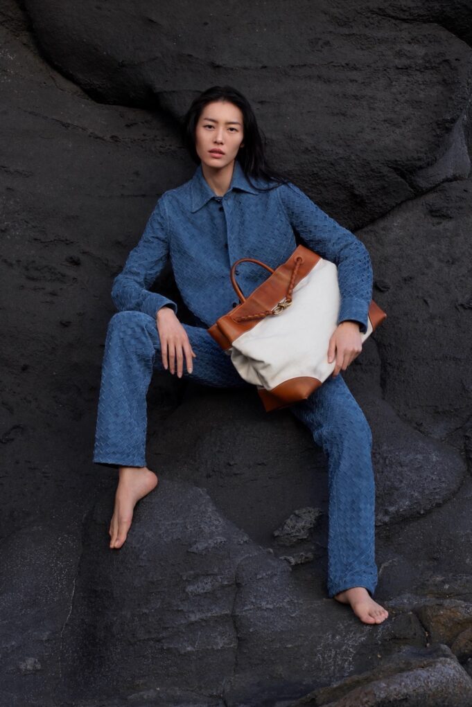 Andiamo bag: Η νέα trending τσάντα της άνοιξης από τον Bottega Veneta