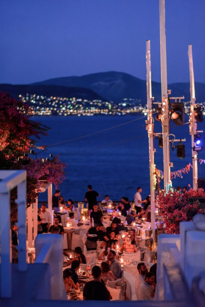 Το Island club restaurant καλωσορίζει τα summer nights στις 9 Μαΐου