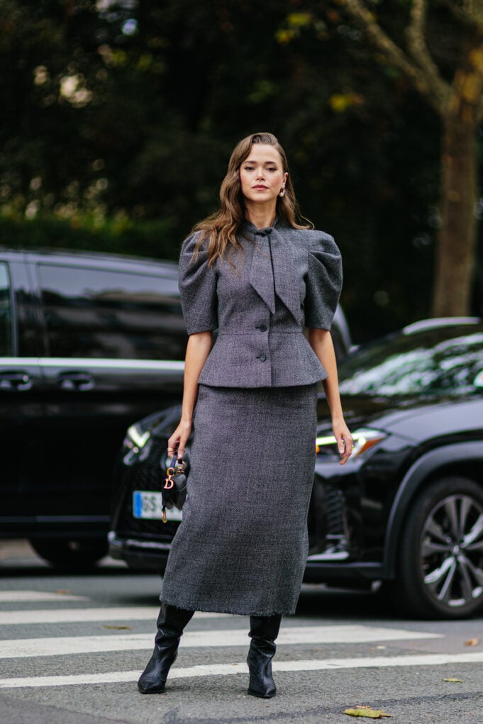 Τα Parisian girls φορούν αυτό το χρώμα στο street style