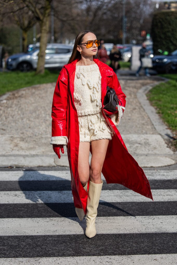 Κόκκινο και μπεζ: Ο κομψός συνδυασμός που θα αντικαταστήσει τα neutrals