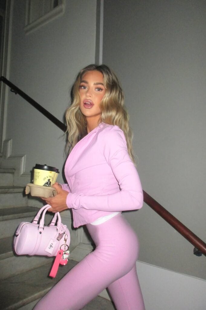 Ροζ τσαντα: Η πιο κομψή επένδυση της άνοιξης 2026