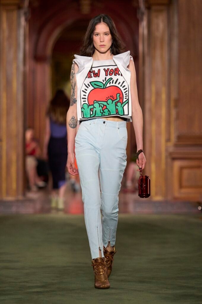 Louis Vuitton Resort 2027: To Παρίσι του Nicolas Ghesquière συναντά τη Νέα Υόρκη του Keith Haring