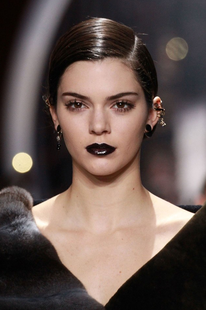 Christian Dior Fall/ Winter 2017 Horror Stories: Τα πιο “σκοτεινά” looks στις πασαρέλες-4