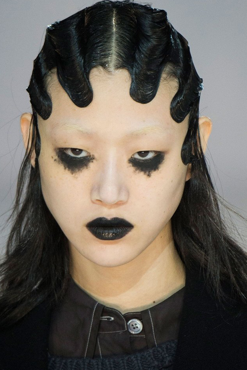 Marc Jacobs Fall/ Winter 2016 Horror Stories: Τα πιο “σκοτεινά” looks στις πασαρέλες-5