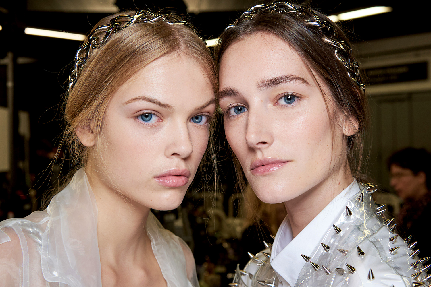 Balmain F/W 2020 Hair Baubles: Κρύσταλλα και τιάρες στα μαλλιά του φθινοπώρου-3