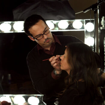 beauty-εxpert-ο-bruce-grayson-προτείνει-στις-celebrities-προϊόντα-korres-87511