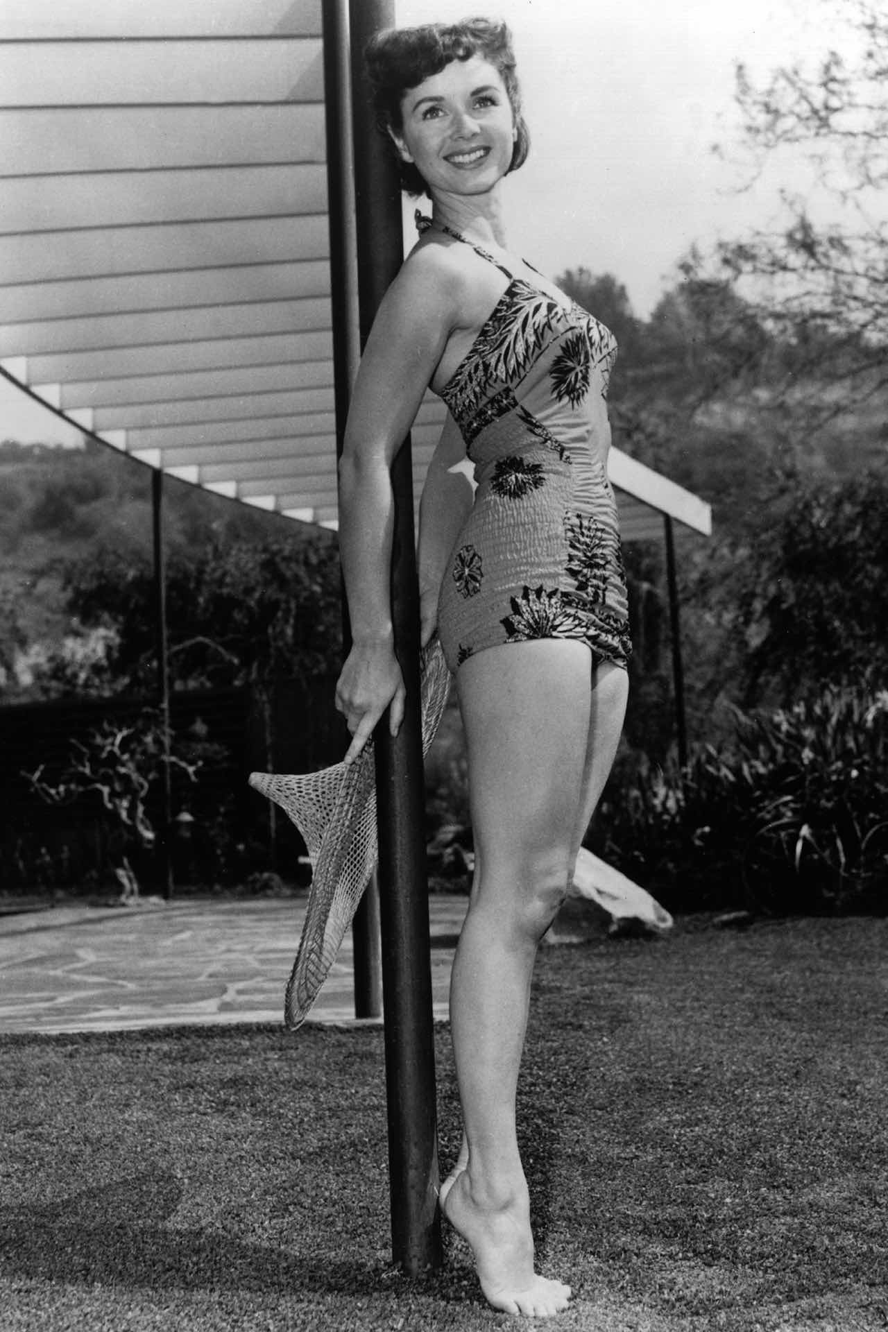 Debbie Reynolds Τότε και τώρα: <br/>Η μόδα στα μαγιό-7