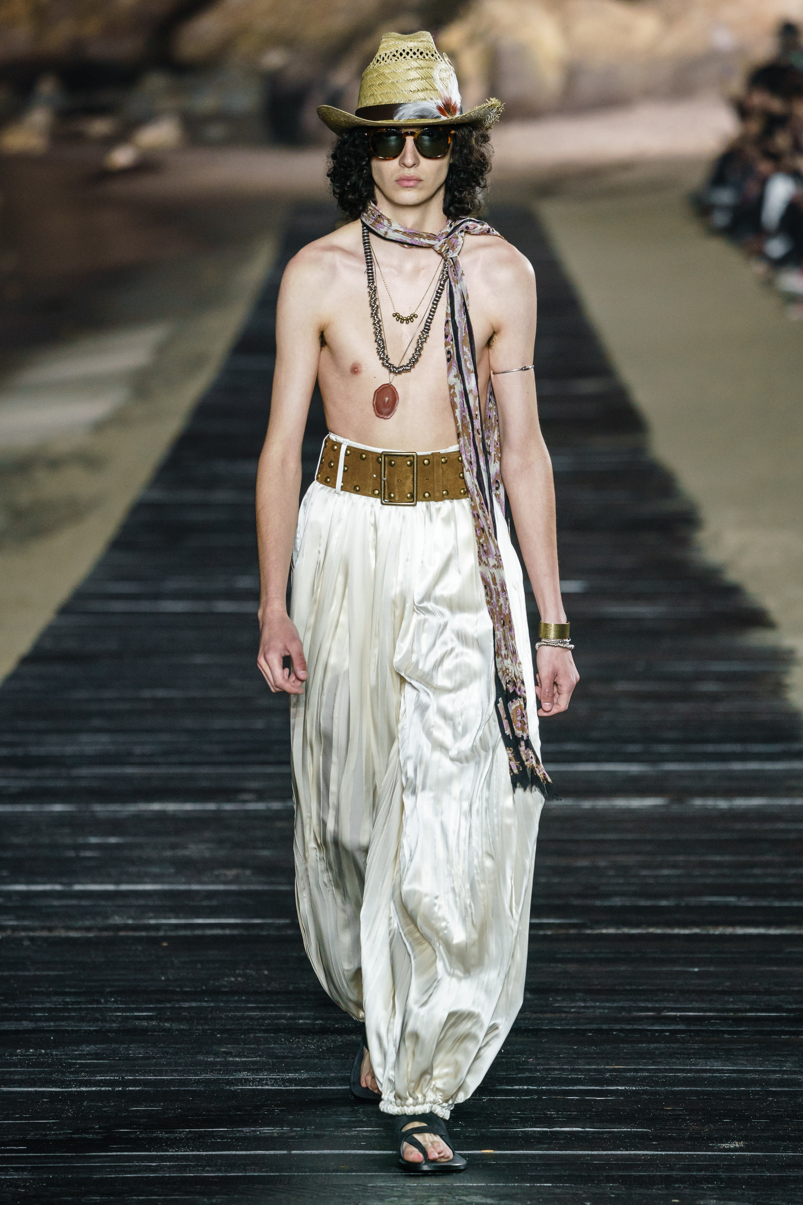 Spring/Summer 2020 Resort / Saint Laurent-35