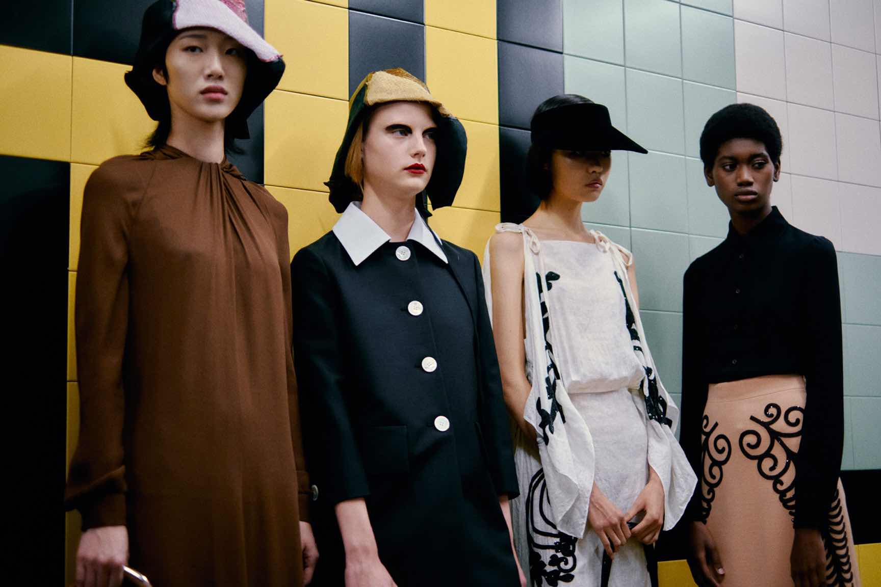 Prada SS20: Ο φακός της Vogue στα παρασκήνια του σόου-9