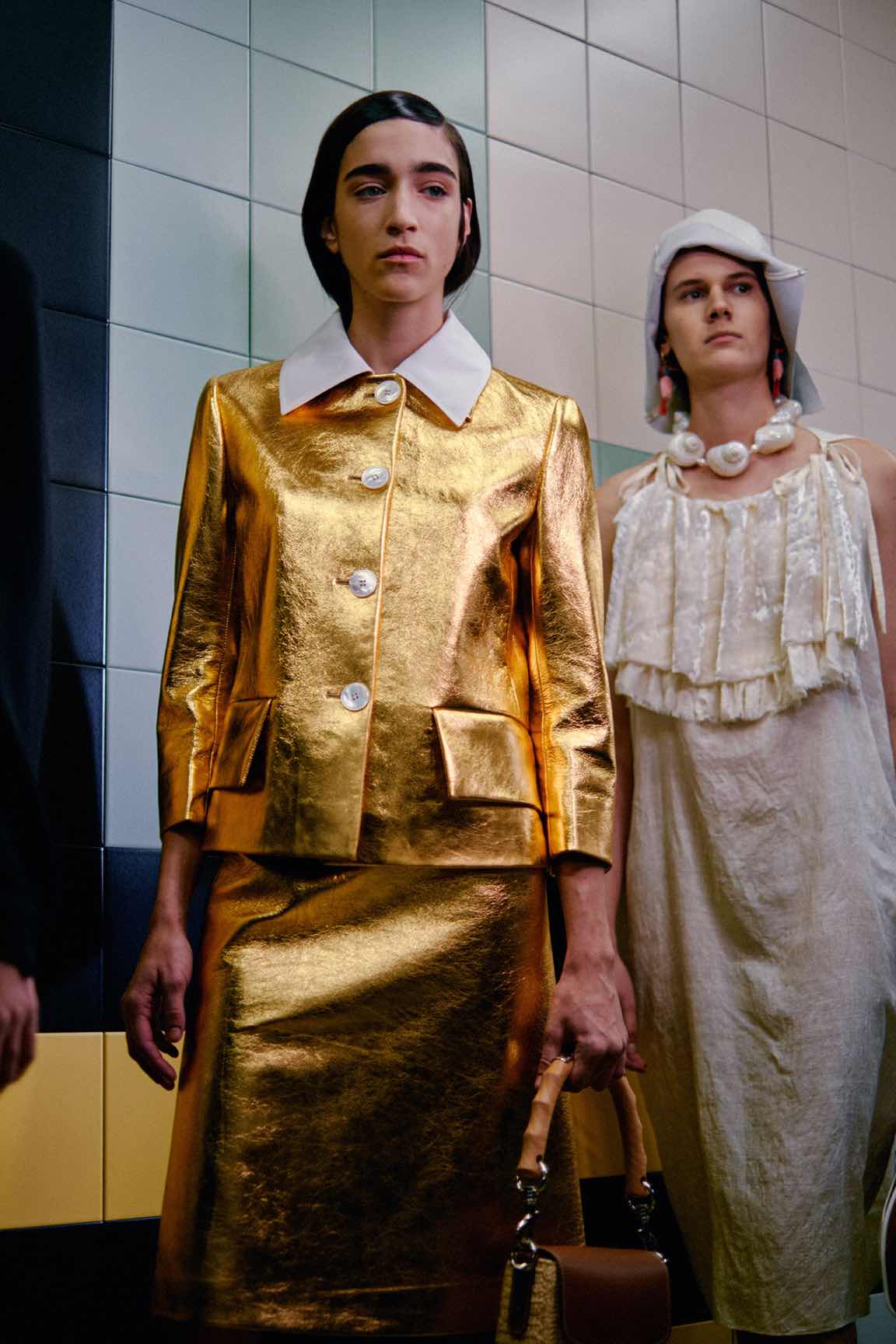 Prada SS20: Ο φακός της Vogue στα παρασκήνια του σόου-16
