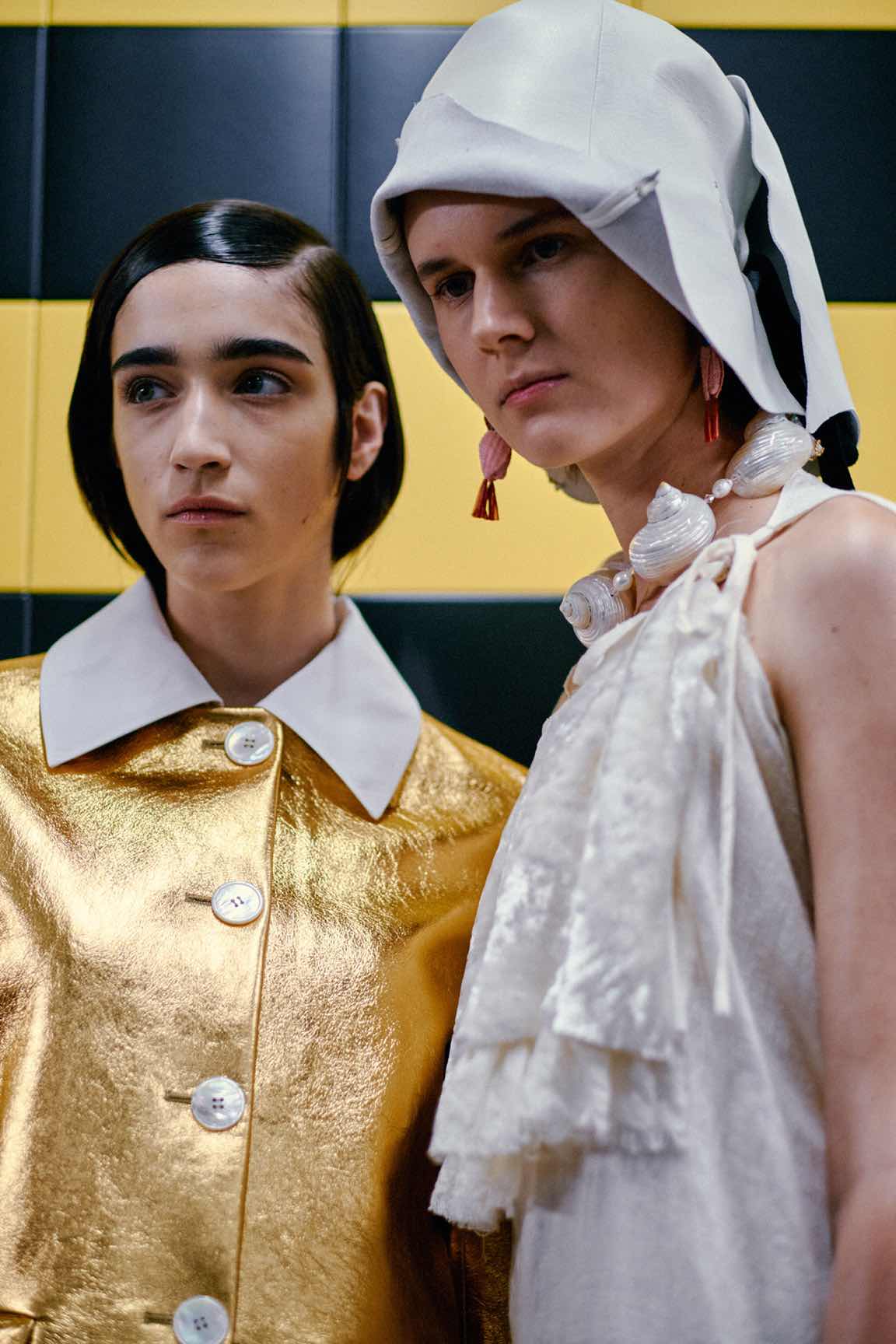 Prada SS20: Ο φακός της Vogue στα παρασκήνια του σόου-14