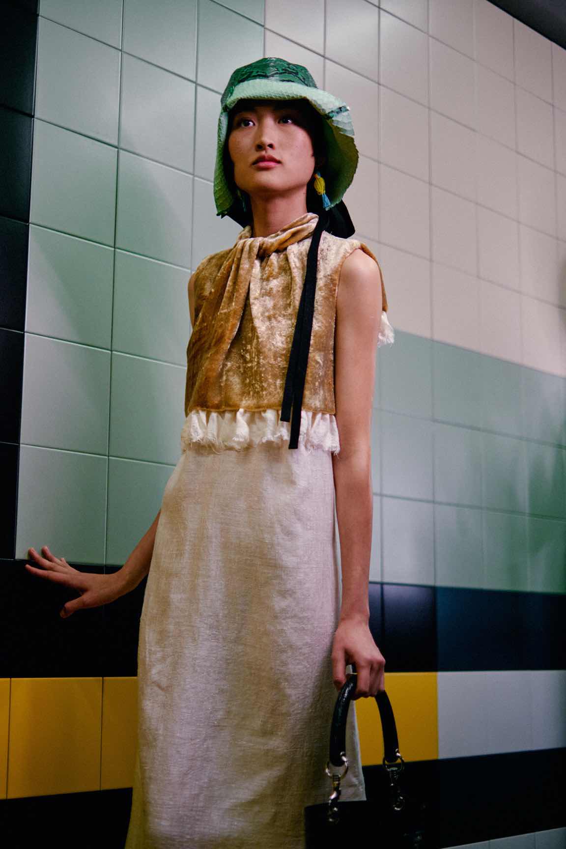Prada SS20: Ο φακός της Vogue στα παρασκήνια του σόου-19