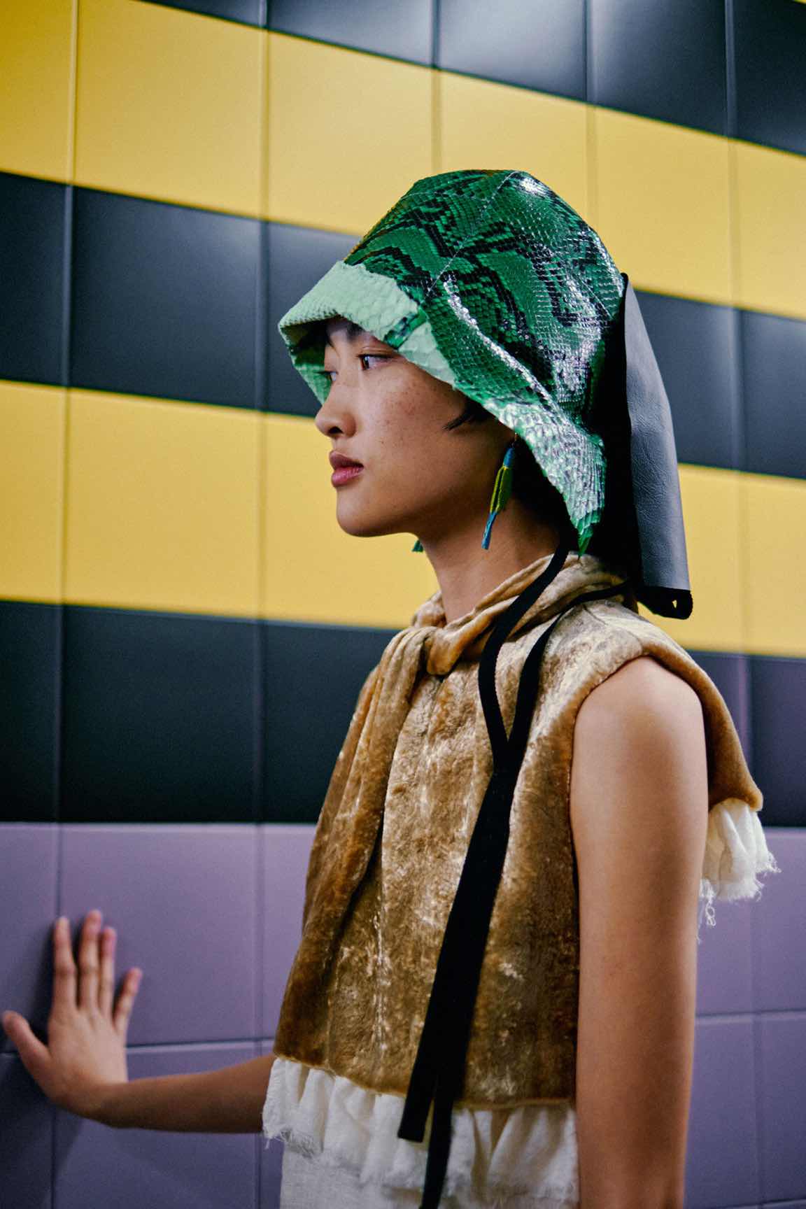 Prada SS20: Ο φακός της Vogue στα παρασκήνια του σόου-17