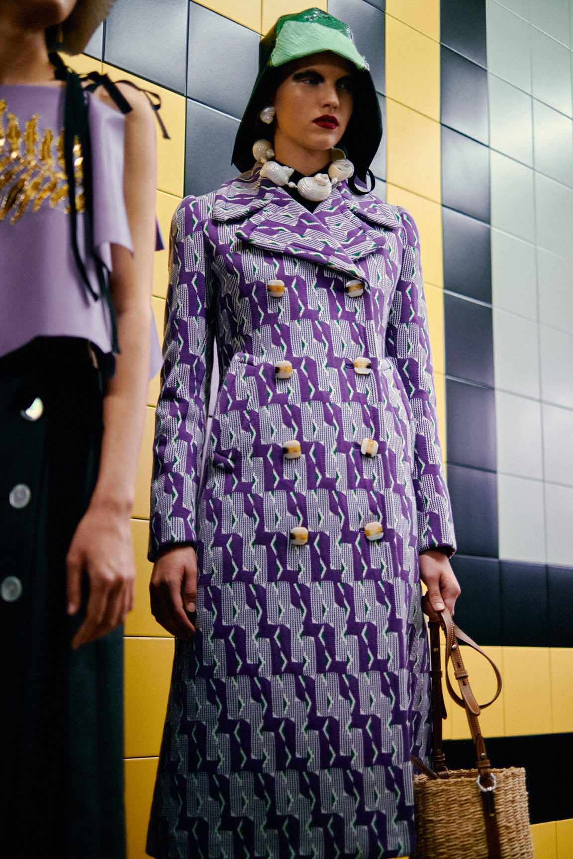 Prada SS20: Ο φακός της Vogue στα παρασκήνια του σόου-27