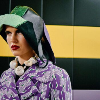 prada-ss20-ο-φακός-της-vogue-στα-παρασκήνια-του-σόου-109304