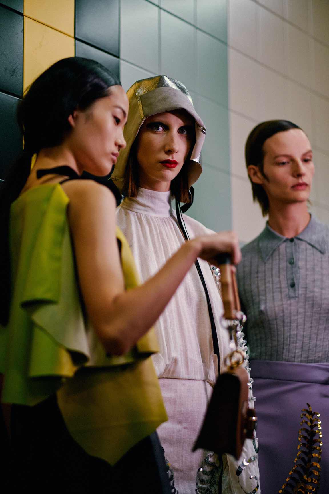 Prada SS20: Ο φακός της Vogue στα παρασκήνια του σόου-25
