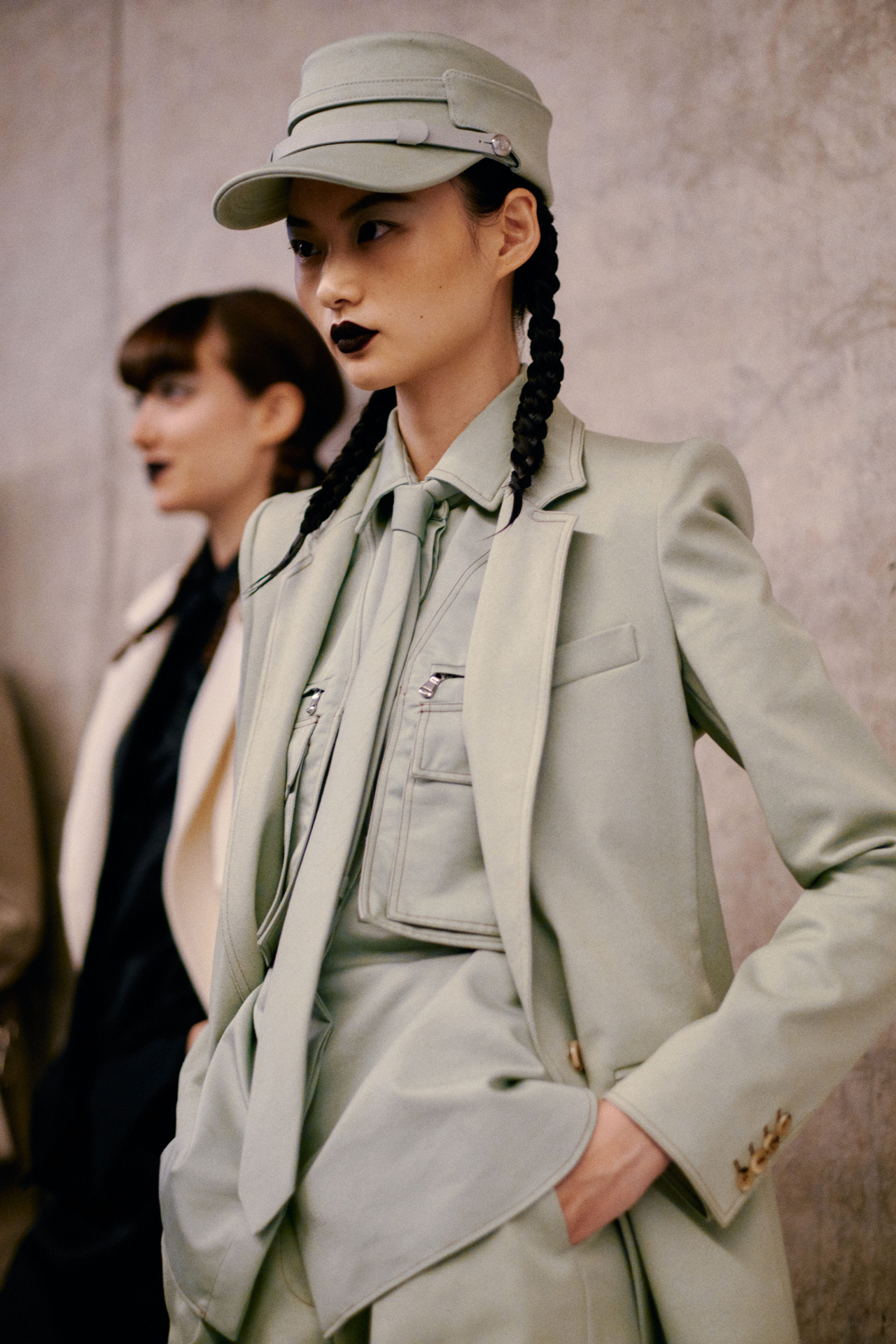 Max Mara: Μονοχρωμίες και 90s αναφορές-4