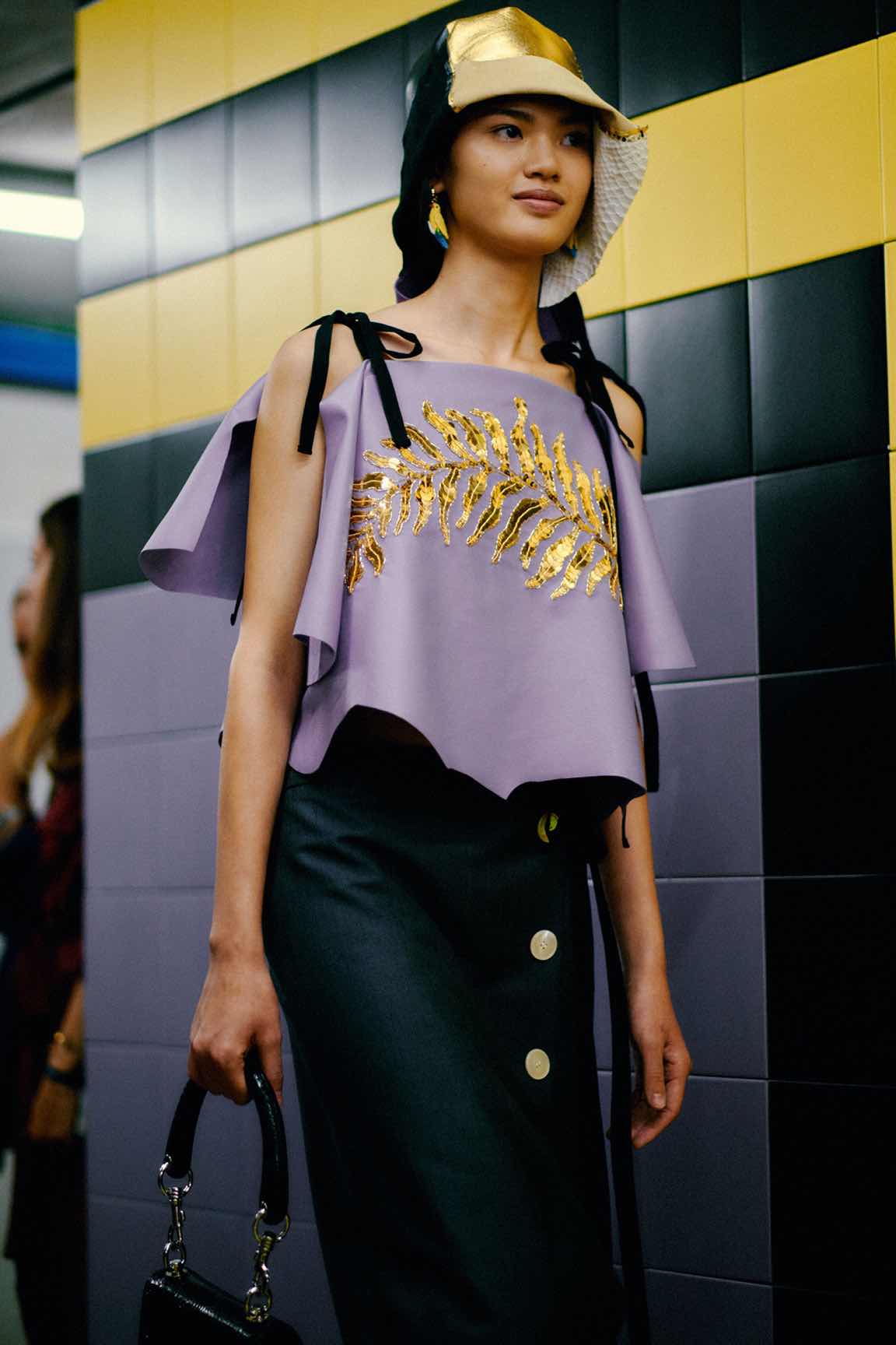 Prada SS20: Ο φακός της Vogue στα παρασκήνια του σόου-31