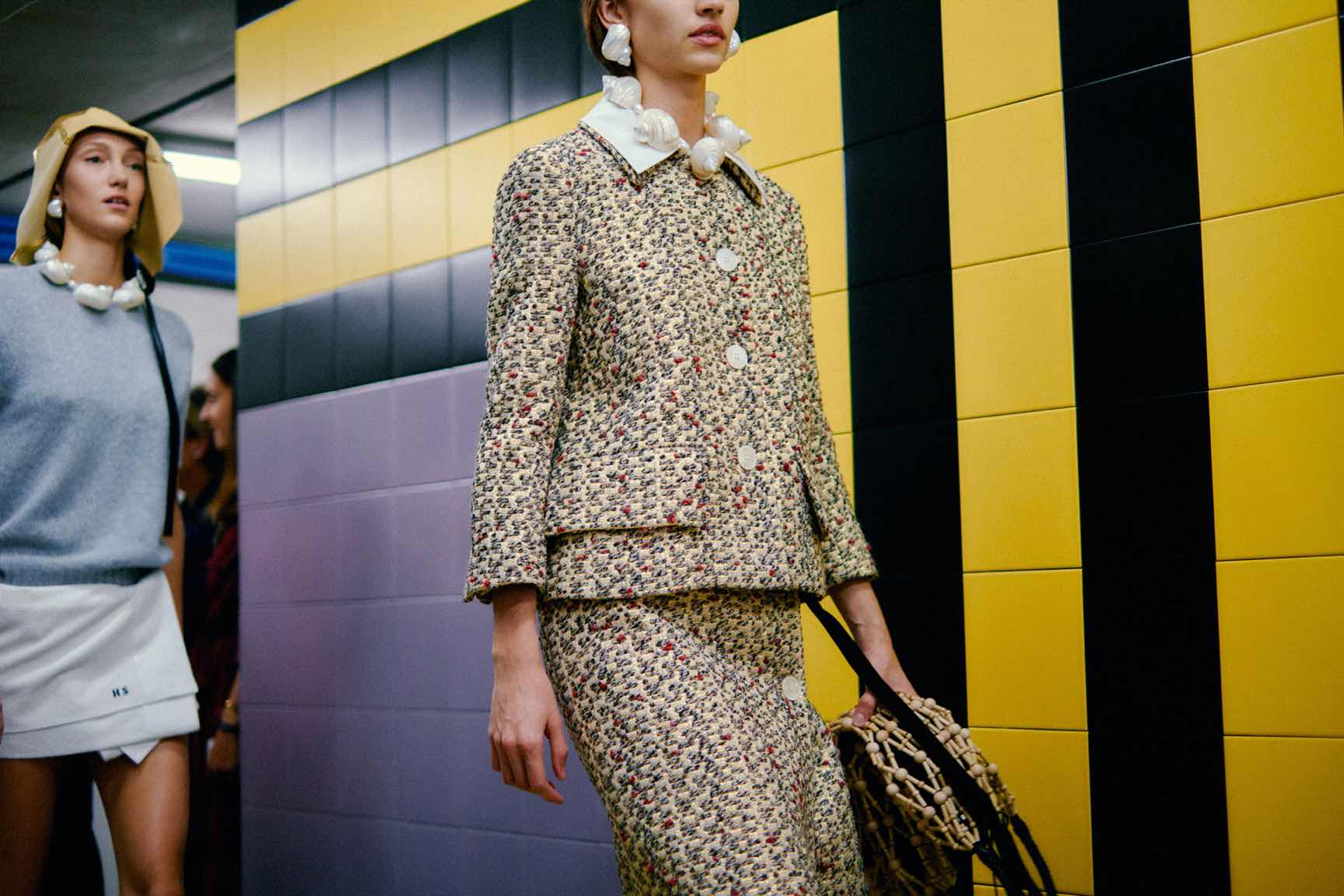 Prada SS20: Ο φακός της Vogue στα παρασκήνια του σόου-30