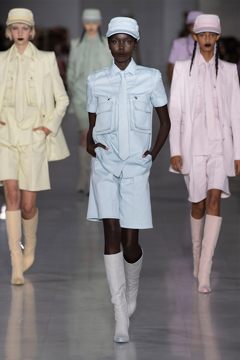 Max Mara: Μονοχρωμίες και 90s αναφορές-11