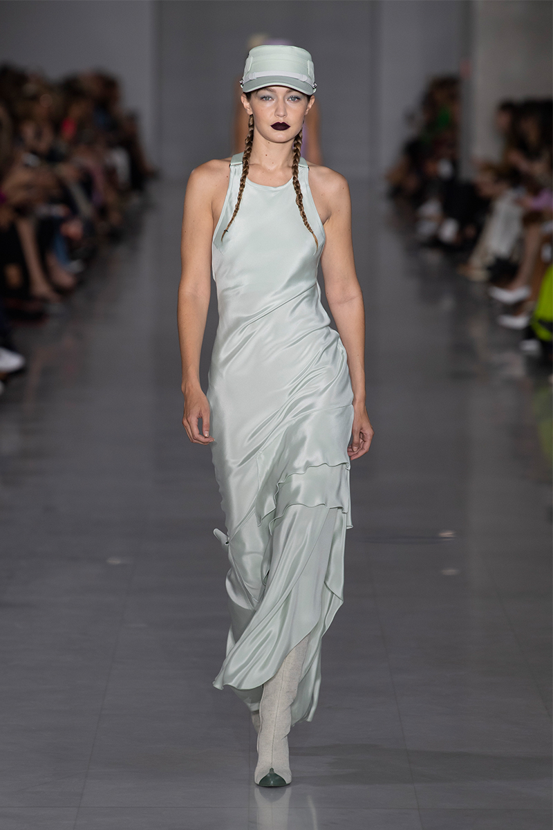 Max Mara: Μονοχρωμίες και 90s αναφορές-12