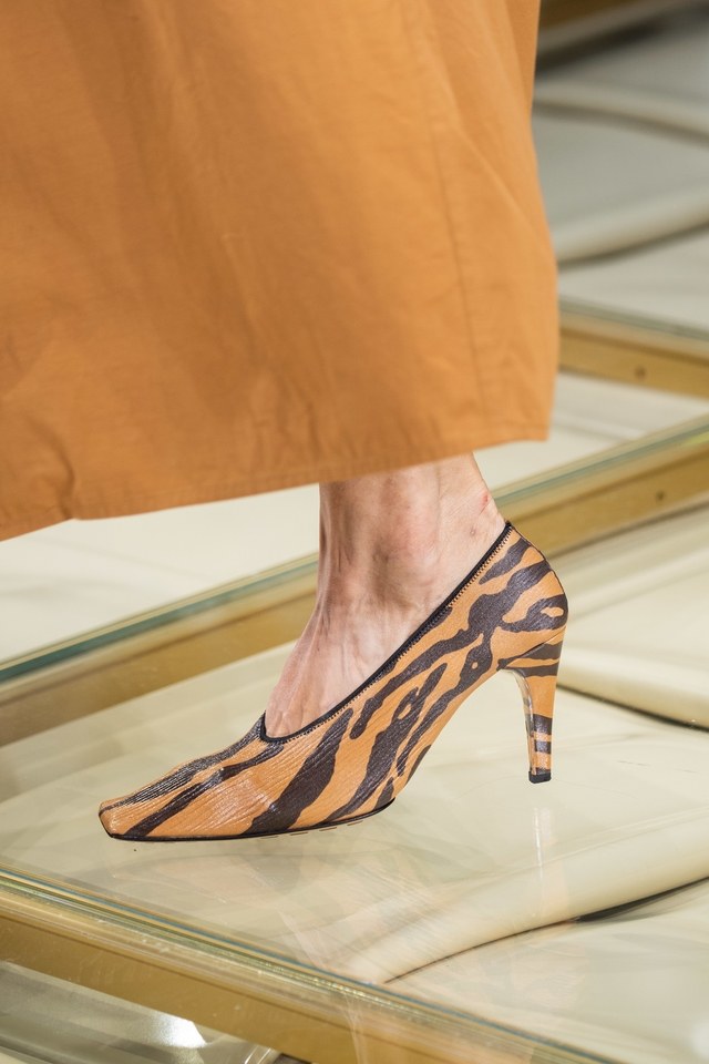 Bottega Veneta spring/summer 2020. #SuzyMFW Tod’s And Bottega Veneta: Focusing On Accessories v. Clothes-11
