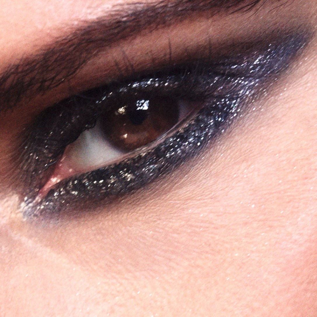 Victoria said she had 'never thought of wearing smokey blue eye'. #SuzyLFW: Victoria Beckham Takes Makeup Into Her Own Hands-6