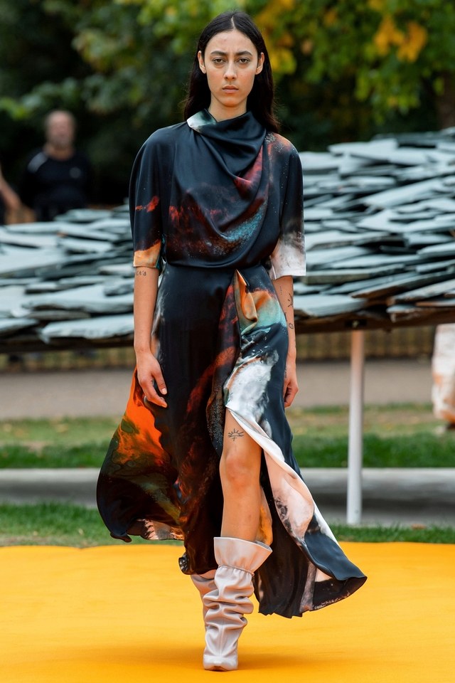 Roksanda Ilinčić spring/summer 2020 #SuzyLFW: Roksanda Ilincic Combines Architecture And Art With Fashion-3