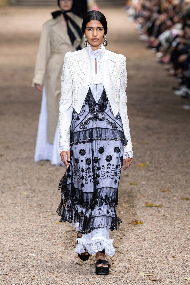 Erdem spring/summer 2020 #SuzyLFW: Erdem Plays Homage To A Romantic Revolutionary-5