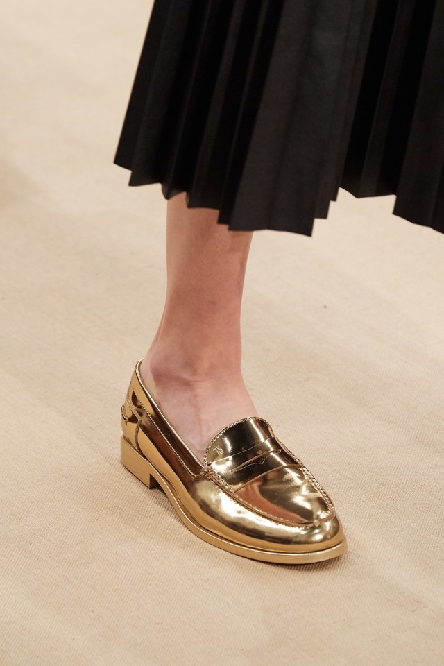 Tod's spring/summer 2020. #SuzyMFW Tod’s And Bottega Veneta: Focusing On Accessories v. Clothes-6