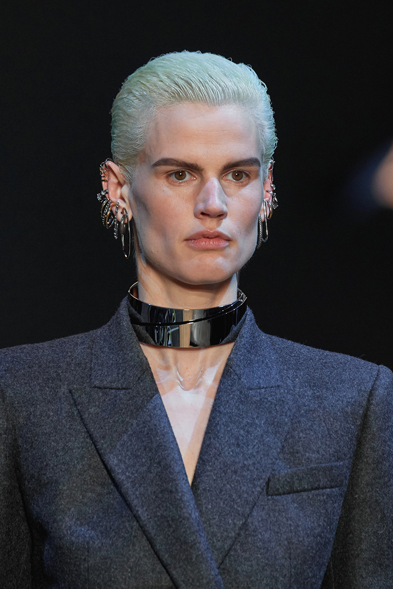 Alexander McQueen SS20 Punk’s not Dead: Η πιο επαναστατική τάση στην ομορφιά-4