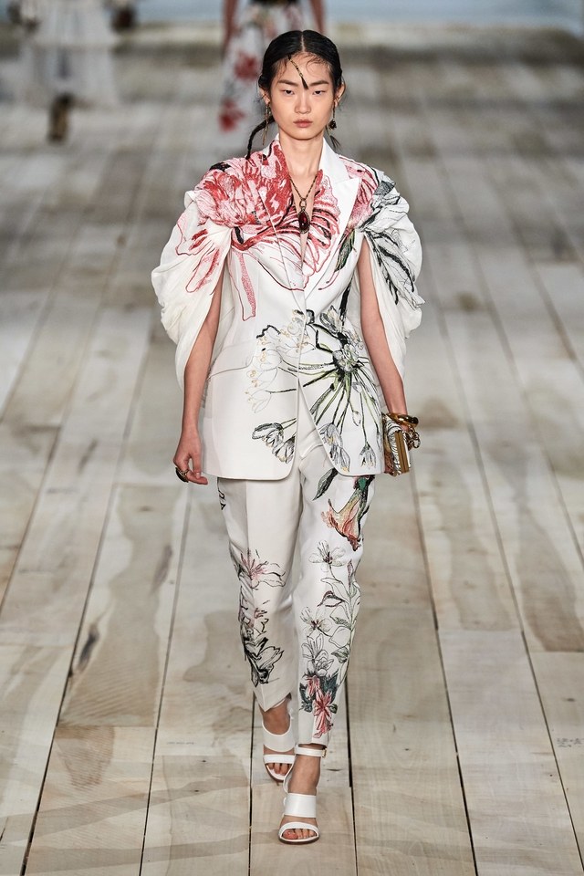 Alexander McQueen Spring/Summer 2020 #SuzyPFW: Alexander McQueen’s Irish Poetry-2