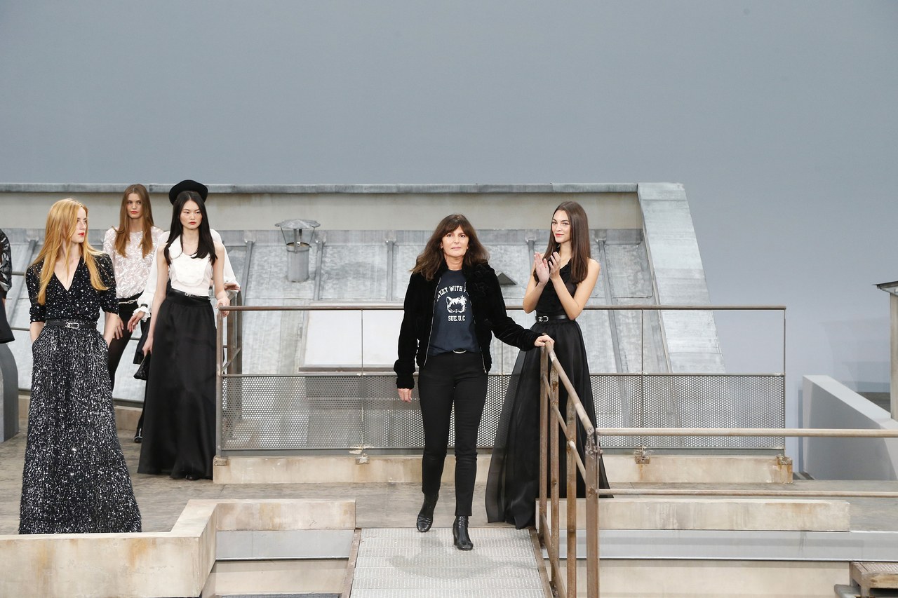 Virginie Viard takes a bow at the end of her collection for Chanel Spring/Summer 2020 #SuzyPFW: Chanel On The Paris Rooftops-3