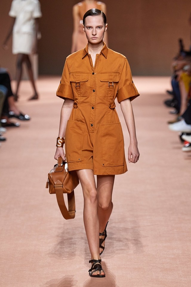 Hermès SS20 #SuzyPFW: Sensuality In An Hermès Apron-2