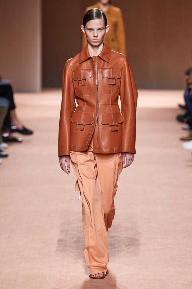 Hermès SS20 #SuzyPFW: Sensuality In An Hermès Apron-3