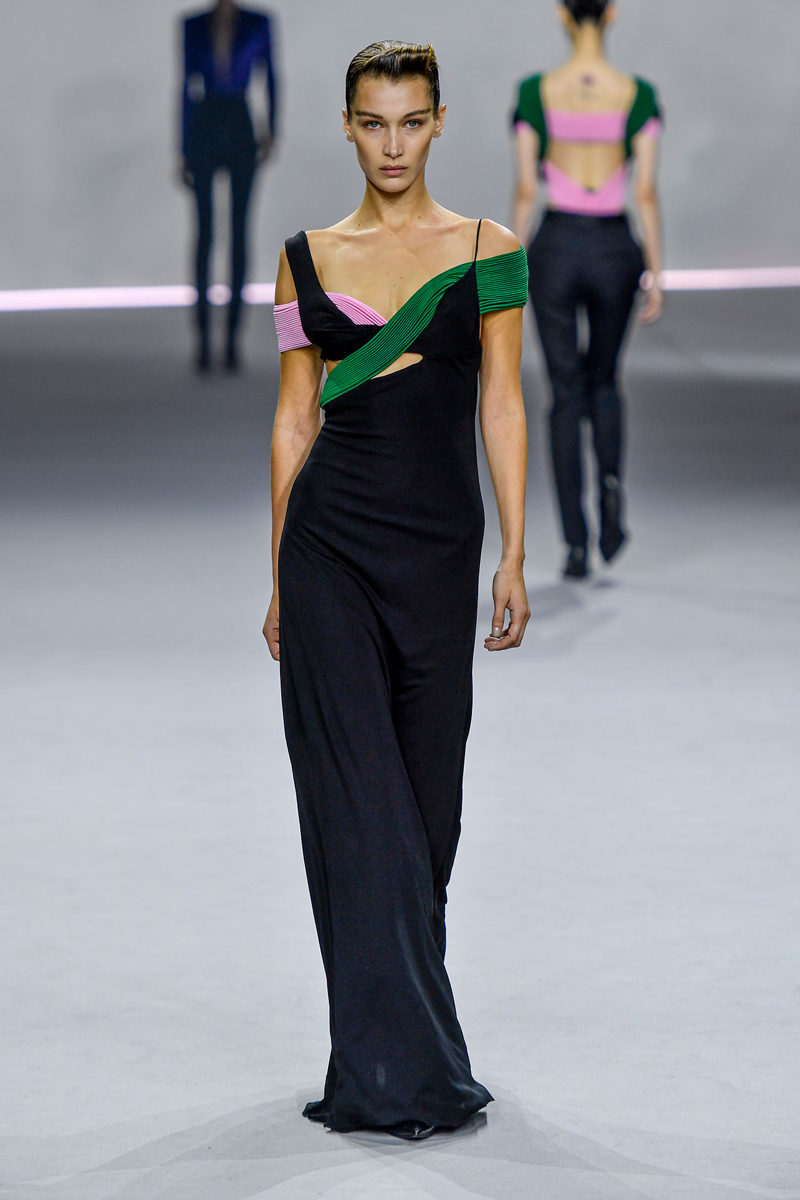 Haider Ackermann Bella Hadid: Οι καλύτερες στιγμές της στις πασαρέλες για την Άνοιξη 2020-2