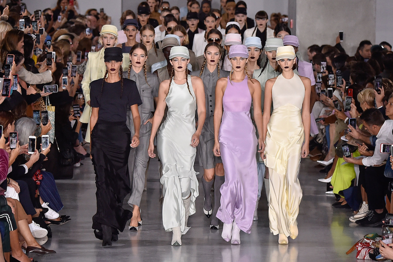 Max Mara Bella Hadid: Οι καλύτερες στιγμές της στις πασαρέλες για την Άνοιξη 2020-6