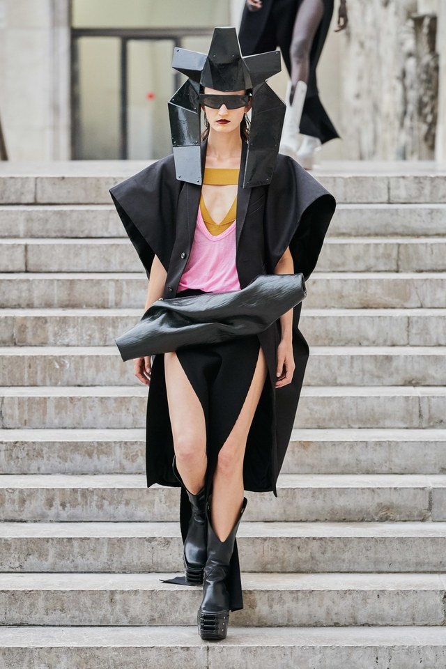 Rick Owens spring/summer 2020. #SuzyPFW: Loewe And Rick Owens Finding Inspirations From Their Pasts-11