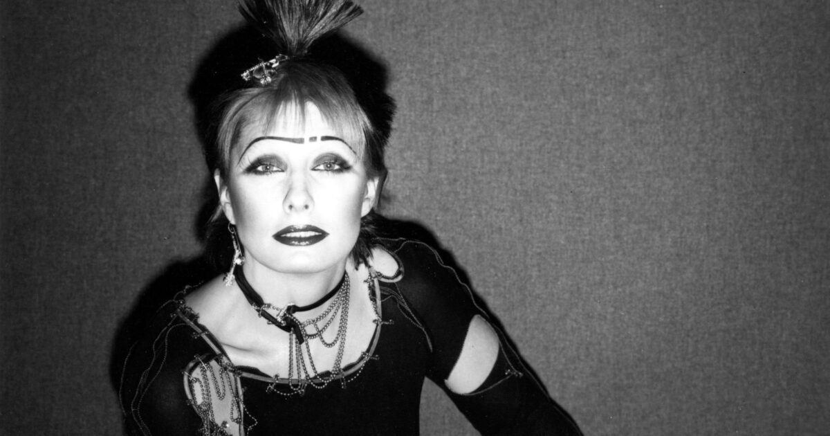 Zandra Rhodes Text Έκθεση: Zandra Rhodes | VOGUE.GR