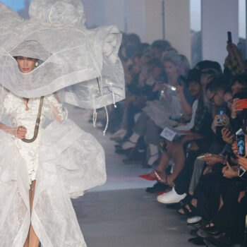 bella-hadid-οι-καλύτερες-στιγμές-της-στις-πασαρ-114902