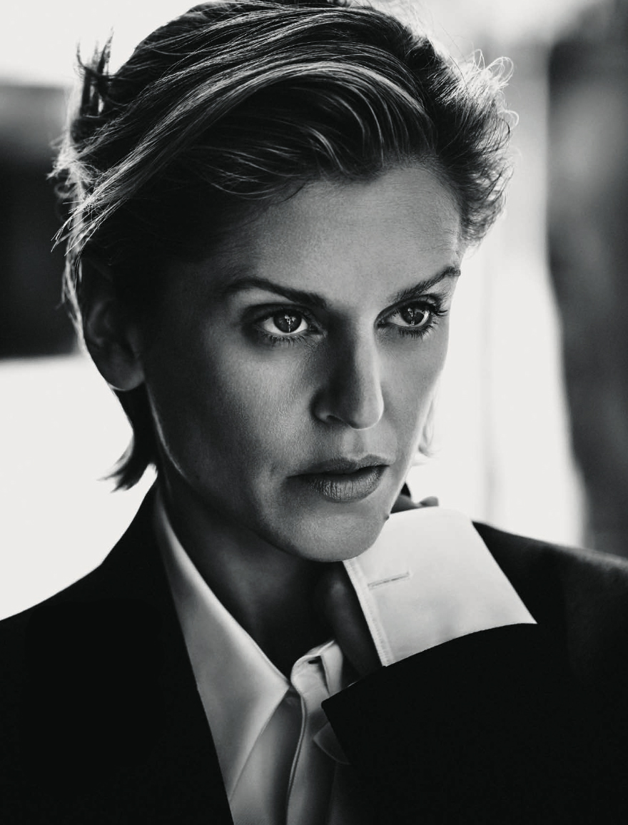 Βαμβακερό παλτό και πουκάμισο, Givenchy. Denise Gough: Μια γήινη σταρ-8