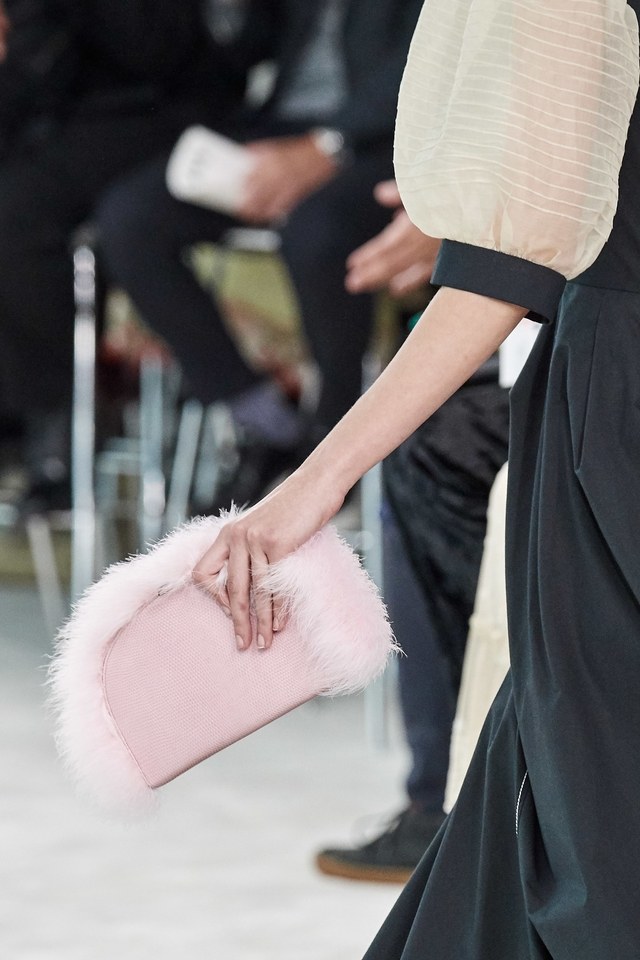 Loewe spring/summer 2020. #SuzyPFW: Loewe And Rick Owens Finding Inspirations From Their Pasts-3
