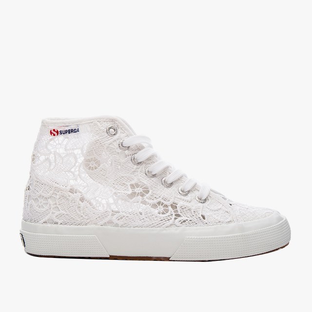 Modern Bride: Κάντε τη διαφορά επιλέγοντας sneakers-2