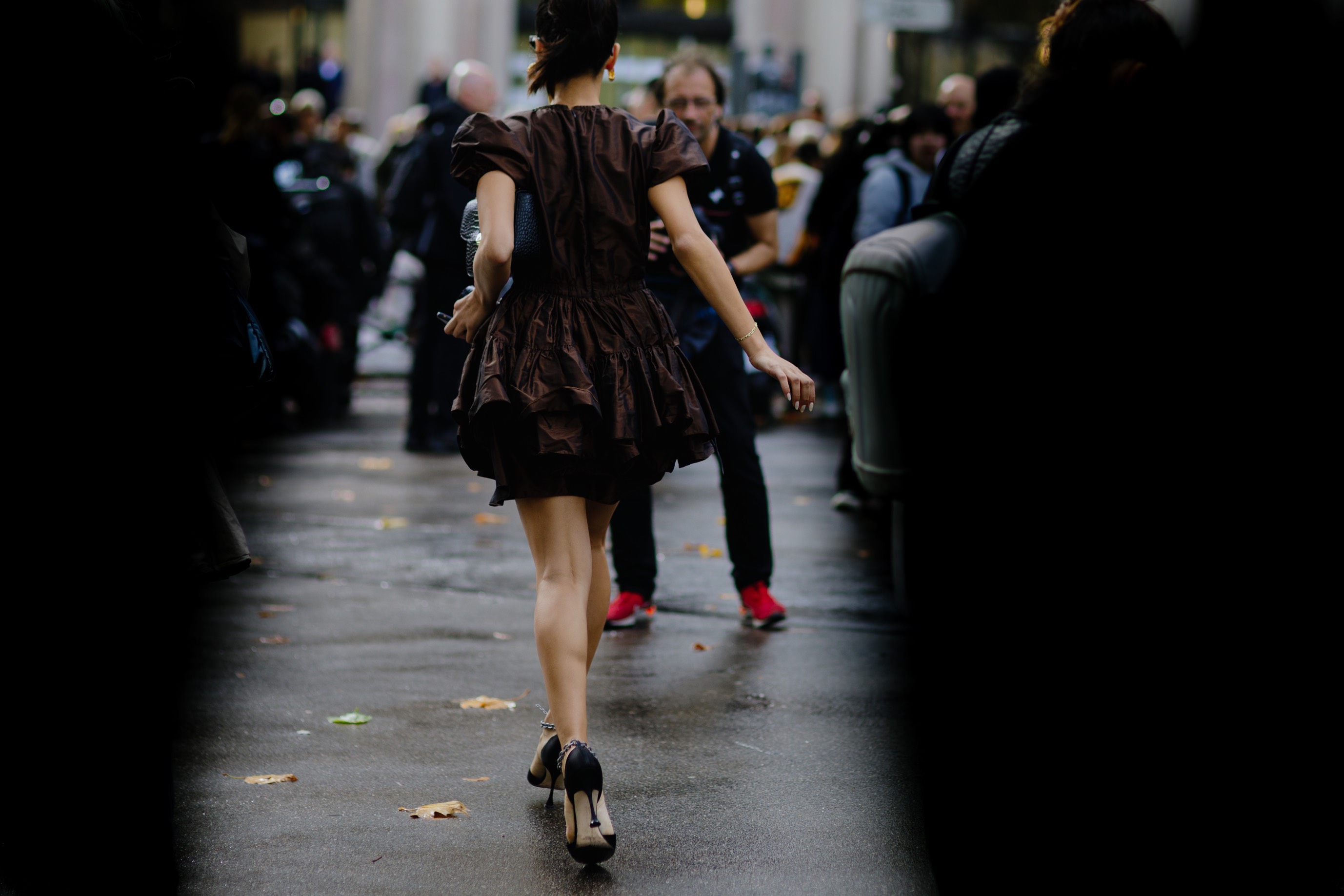 Style Tricks: Πώς να συνδυάσετε καφέ με μαύρο αυτή τη σεζόν-7