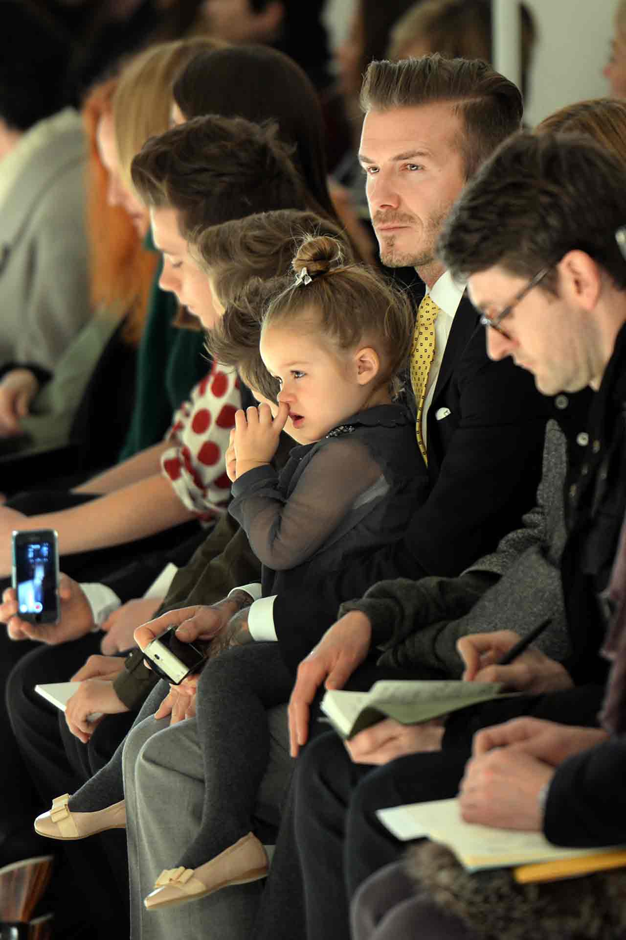 Οι David & Harper Beckham στο σόου της Victoria Beckham ready-to-wear autumn/winter 14/'15. Αυτά είναι τα πιο εμβληματικά front rows όλων των εποχών-23